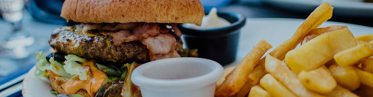 Menú de hamburguesa con patatas